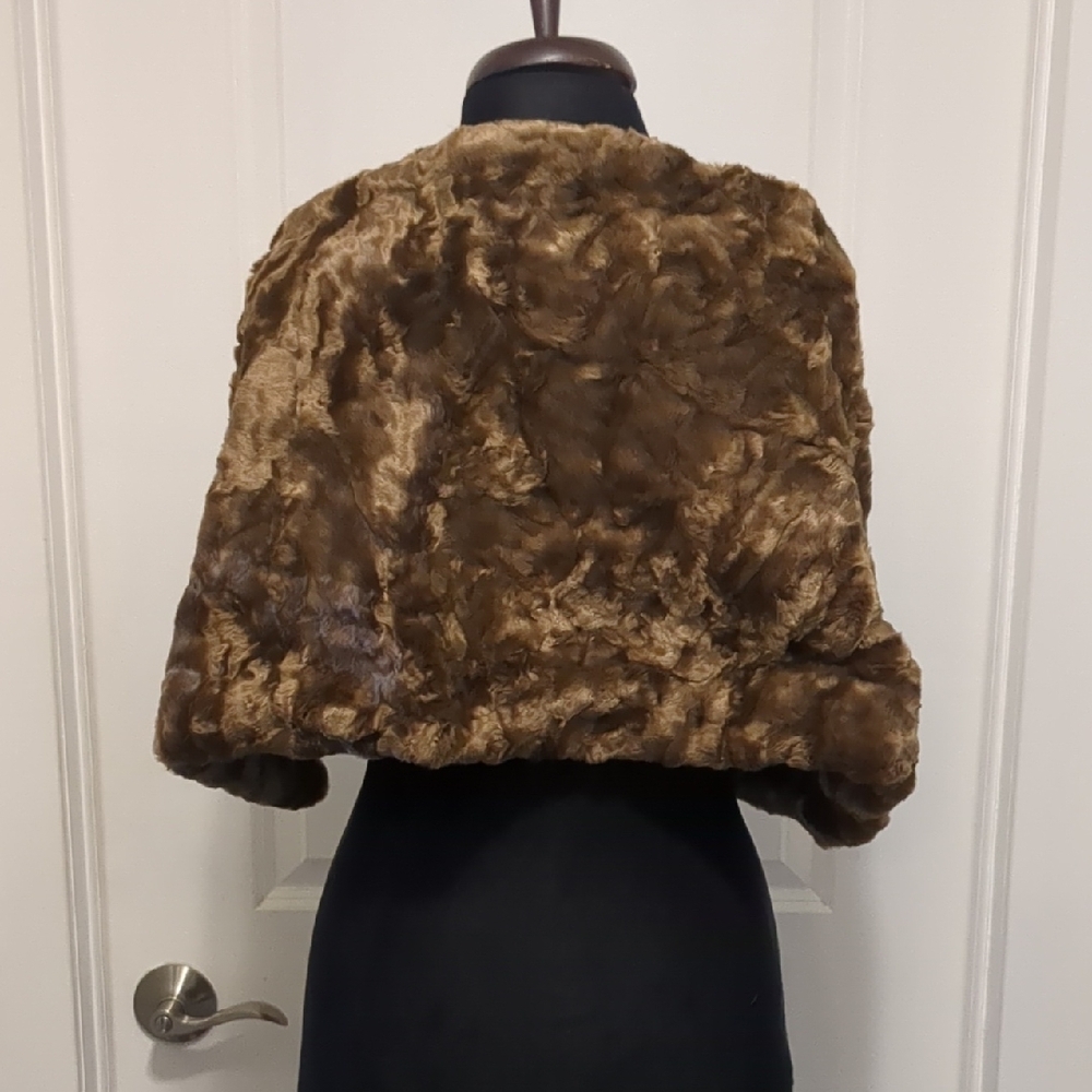 Elegant Brown Faux Fur Shawl with Satin Bow - Picture 2 of 2